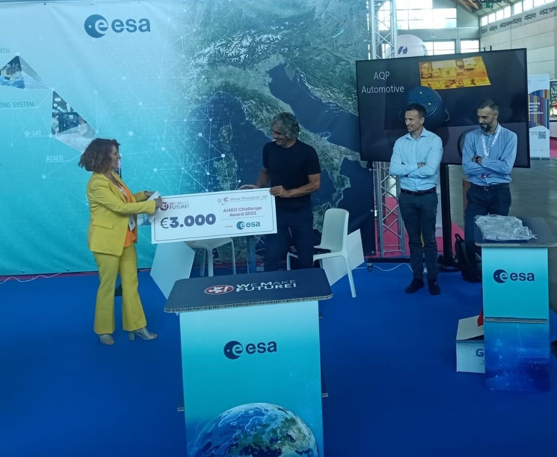 🎉We are thrilled to have won the second place at the  #AI44EO call, awarded by <a href="/esa/">European Space Agency</a> during the <a href="/WMFWeMakeFuture/">WMF - We Make Future</a> festival!
We pitched our #AI and #EO based digital twin platform  for flood risk intelligence in cities <a href="/SaferPlacesCKIC/">saferplaces</a>!
#WMF2023