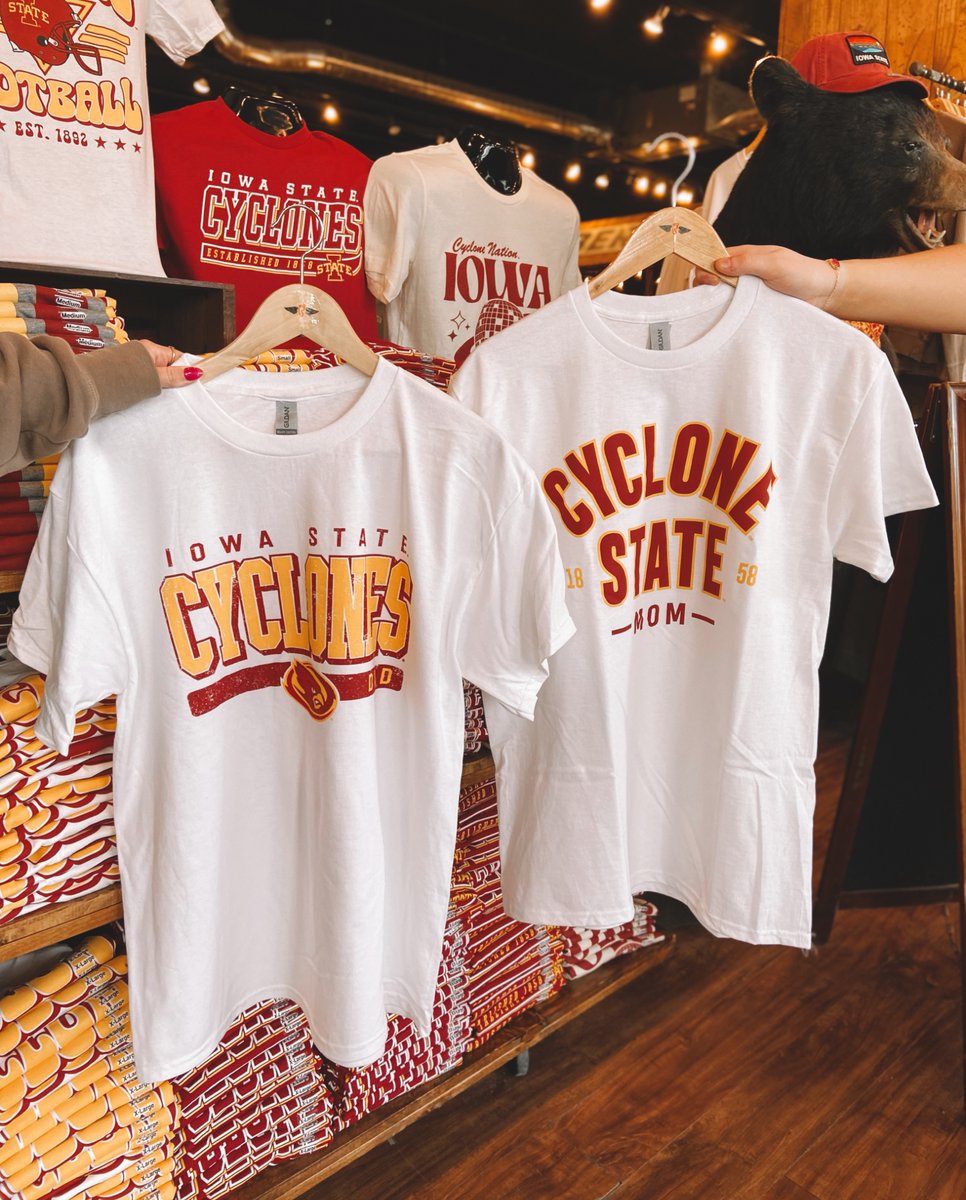 FRESHMEN, don't forget to stop by for our ✨freshman freebie✨ AND ✨free parent tee✨ deal while supplies last.
- Mom OR dad tee, limit one per family
- Parent must be present
Come see a sales associate for all the details ❣️
#shopbarefoot #cyclONEnation #iowastate #cyclones