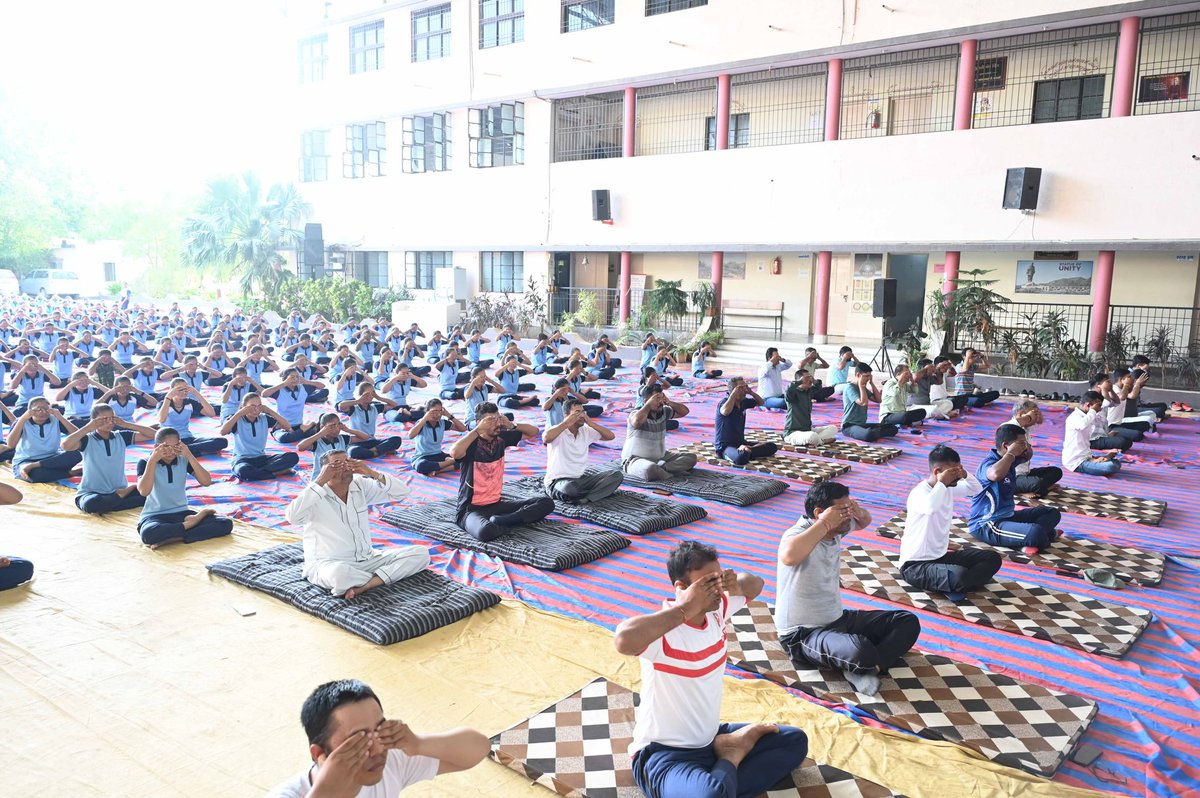 Proud to have participated in the #InternationalYogaDay celebration in Kalavad taluka, Jamnagar. 
Yoga is a way of life that is a constant source of inspiration and growth.
#VasudhaivaKutumbakam
