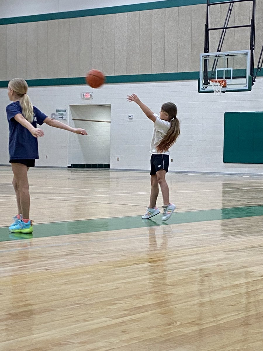 colby_andrews_'s tweet photo. Ever working on her passing skills today @CubetteBISD #ChestPass https://t.co/1NuFXSeGES