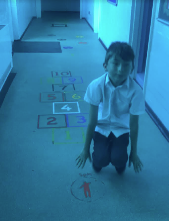 OakEPS's tweet photo. In science, Oak Class created an investigation to find out what happens when we combine different coloured lights! Then we used our digital skills to try and create different effects! @IPAT_Edu @EEC_Elaine @PrimaryElaine https://t.co/hQYdsGjMjz