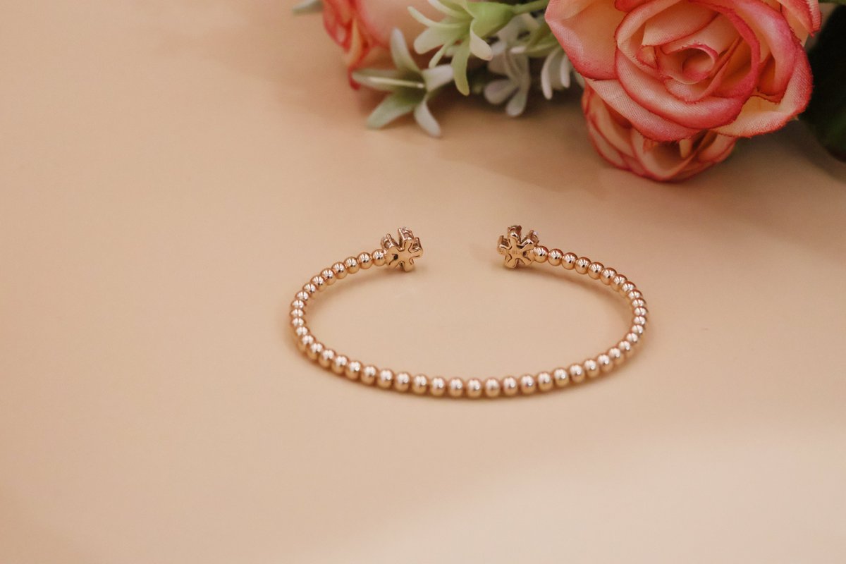 18K Rose Gold & Diamond Bangle

Model No:B4328
Gold Weight:5.82 gms
Diamond Weight:0.03 cts

#bangle #bracelet #bangles #jewelry #necklace #jewellery #bracelets #gold #fashion #ring #earrings #banglebracelet #2023 #dubai #uae #trendingnow #diamondjewellry