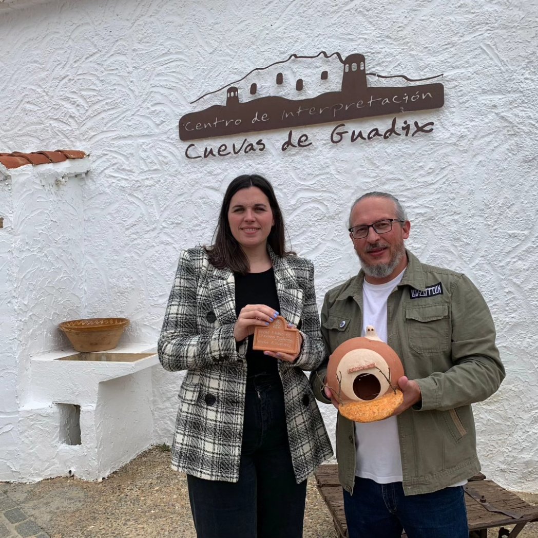 #museocentrodeinterpretacion | Nido Cueva 🐦‍⬛
🔝La creatividad sin límites del artista Antonio Martínez Romero nos permite disfrutar de esta obra😍
❤️Agradecemos el gesto de Martínez, titulado CGM.Alfarería,Escuela Arte #Guadix y🏺Cerámica Juan Gabarrón
mcicuevasdeguadix.blogspot.com