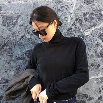 เราก็คงต้องใส่แว่นดำด้วย….😎
#NewProfilePic