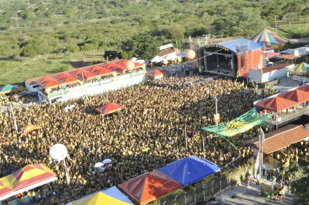 Caminho da roça: veja 9 festas privadas que vão animar o São João na BA

Apesar de baixas, festas juninas privadas prometem espantar crise bit.ly/3PmCFZA #correio24h