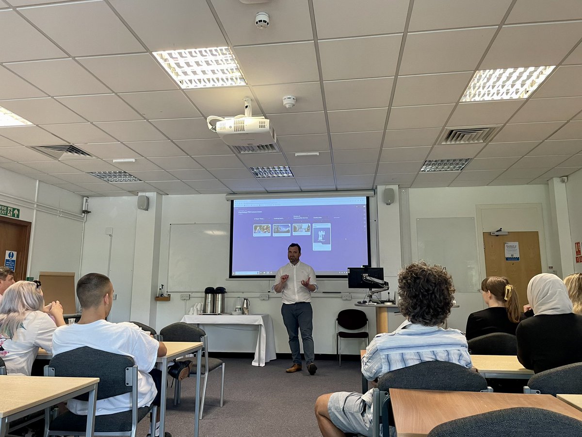 It was great to have @jobsontoast join us @Notts_Psych to discuss non-academic careers with our PGR and postdocs. The event also included input from @UoNCareers on careers support within the university. Of course, there was also a Networking Lunch! It's been a fun afternoon!