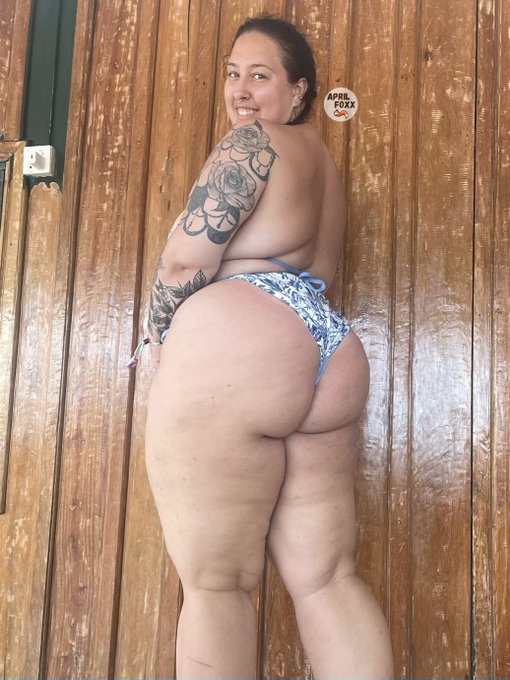 April Foxx with a new booty pic! Do you like it?? https://t.co/YGTkqa8uFj