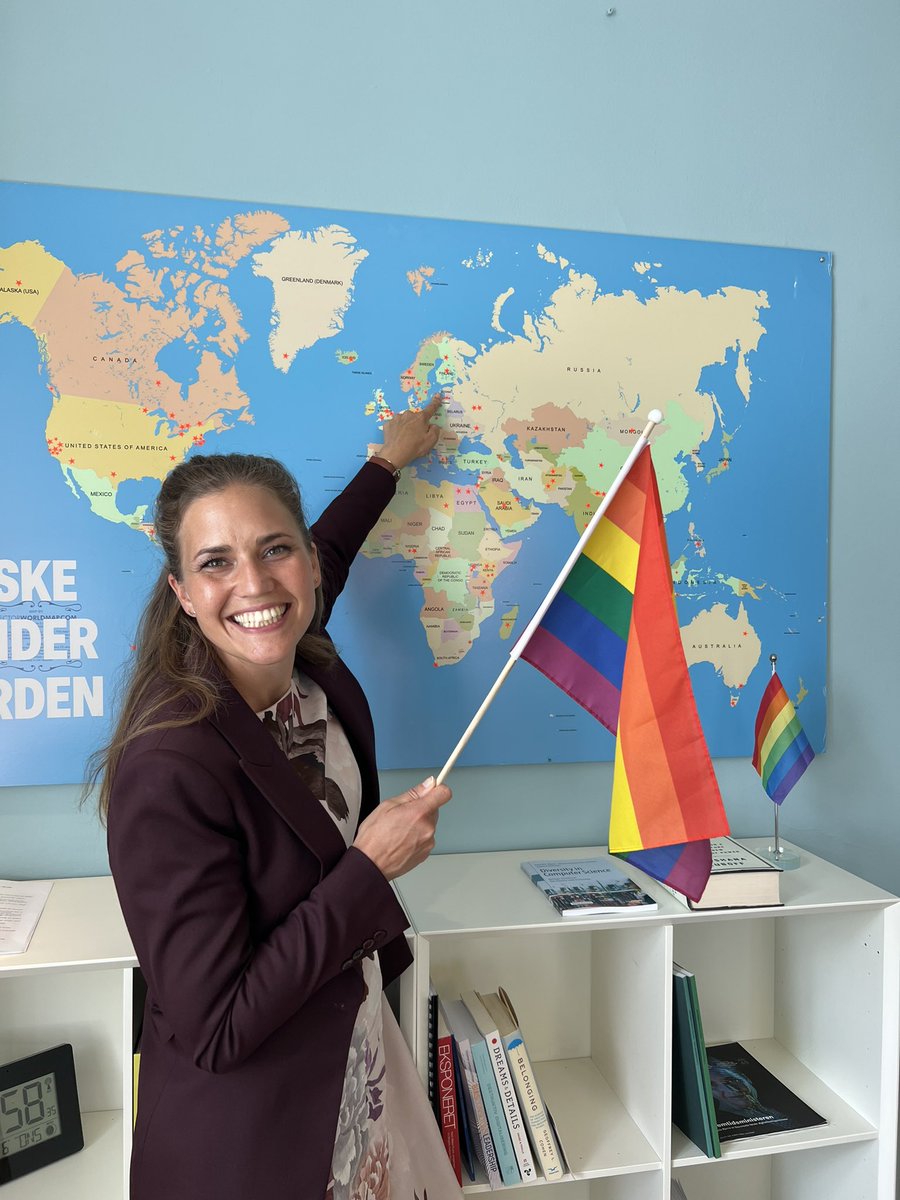 Estland har, som det første baltiske land, tilladt, at homoseksuelle kan indgå ægteskab 💕🌈
Det glæder ligestillingsminister <a href="/marie_bjerre/">Marie Bjerre</a>, som set det som et vigtigt internationalt fremskridt for LGBT+ personers rettigheder. Tillykke Estland 🇪🇪 #dkpol