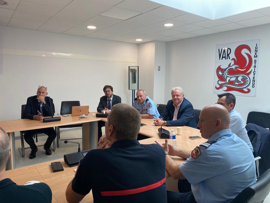 SDIS83's tweet photo. 🛑 En cours au @SDIS83 une mise à l'épreuve du réel de @NexSIS18_112 se joue en présence du président de l'@ANSC_Fr M. @claude_riboulet et de son directeur M.@PierreCasciola aux côtés du PACSDIS M.@DLain83 et du CG @grohin_e DDSIS. 

✅ Des directeurs de SIS y ont participé 📲 https://t.co/fTgwKx1KEF