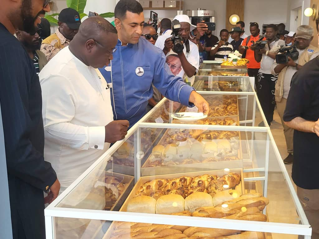 KSTAR96137679's tweet photo. President Bio inaugurated the Sonoco bead factory in wellington.
#GameChanger
#5Done5MoreToGo #SierraLeone #SLPPDelivers #5MoreYears #OneCountryOnePeople https://t.co/35lM73DgrP