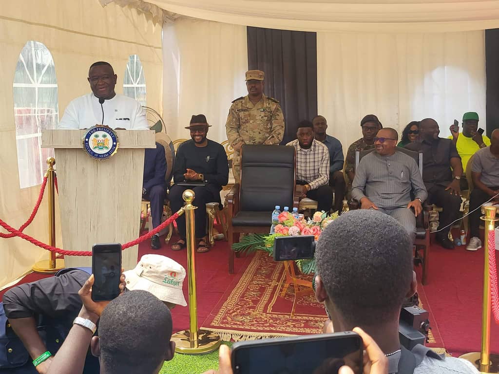 KSTAR96137679's tweet photo. President Bio inaugurated the Sonoco bead factory in wellington.
#GameChanger
#5Done5MoreToGo #SierraLeone #SLPPDelivers #5MoreYears #OneCountryOnePeople https://t.co/35lM73DgrP