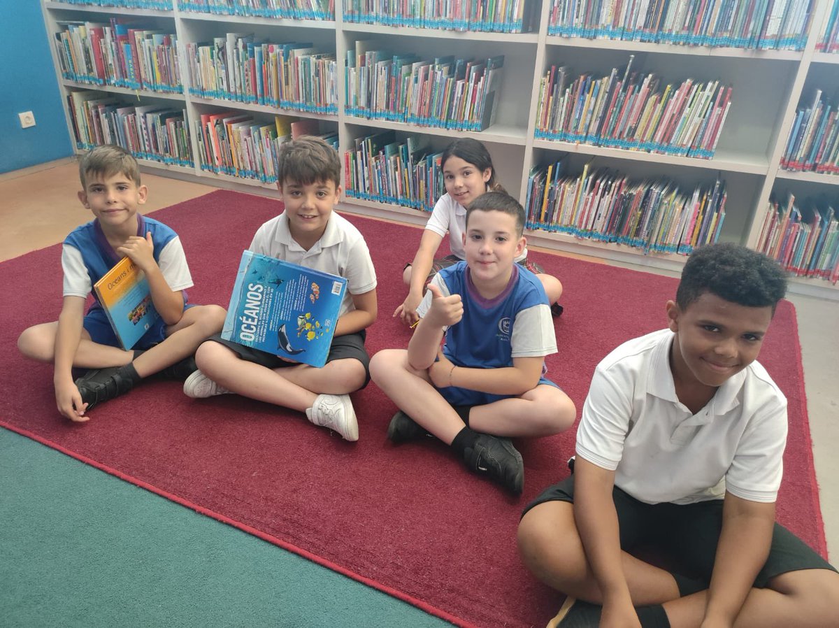 manyanetblanes's tweet image. Els i les alumnes de #3rEP vam anar a la Biblioteca Comarcal de la Selva a fer l'activitat Descobrim el mar. Va ser genial! 📚🌊Gràcies @biblioblanes #josocmanyanet #juntsarribemméslluny #blanes