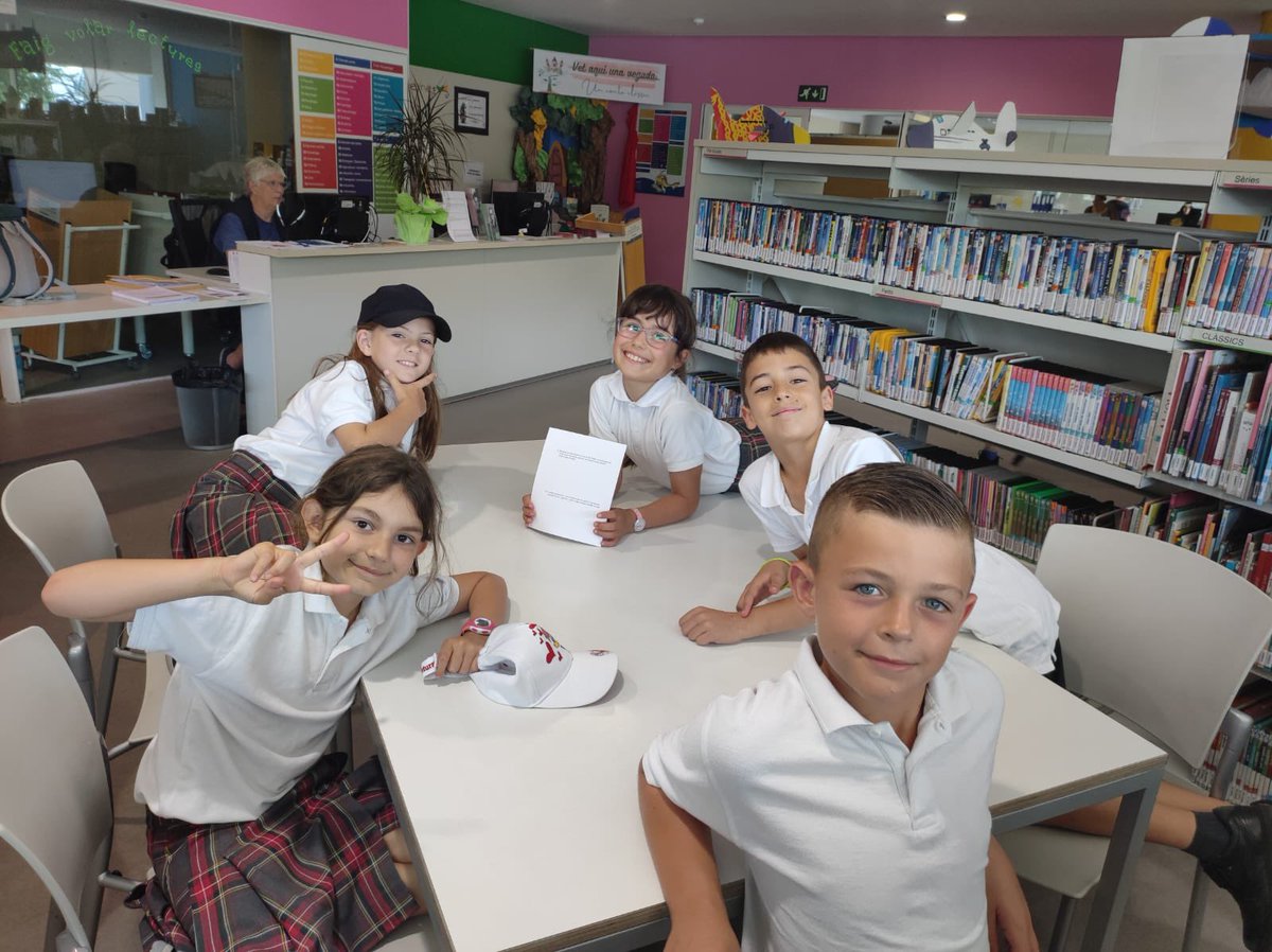 manyanetblanes's tweet image. Els i les alumnes de #3rEP vam anar a la Biblioteca Comarcal de la Selva a fer l'activitat Descobrim el mar. Va ser genial! 📚🌊Gràcies @biblioblanes #josocmanyanet #juntsarribemméslluny #blanes
