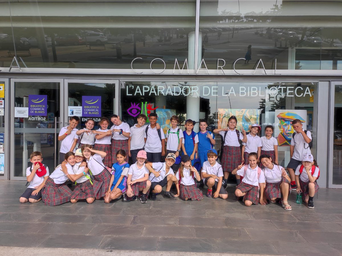 manyanetblanes's tweet image. Els i les alumnes de #3rEP vam anar a la Biblioteca Comarcal de la Selva a fer l'activitat Descobrim el mar. Va ser genial! 📚🌊Gràcies @biblioblanes #josocmanyanet #juntsarribemméslluny #blanes