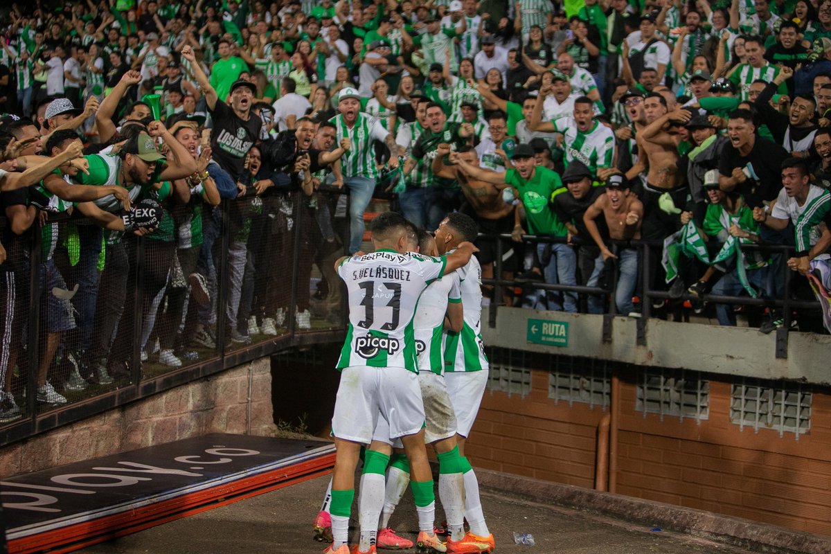 LDS_LaLoma's tweet photo. HOY todos somos SUREÑOS. Esta noche no puede existir oriental, norte y occidental; HOY TODOS TENEMOS QUE ALENTAR Y METER PRESIÓN. Esta hinchada ha ganado títulos con el empuje de su gente y todos tenemos que tirar para el mismo lado. Una caldera tiene que ser hoy, @LDSoficial. 🇳🇬 https://t.co/XjttnDcToY