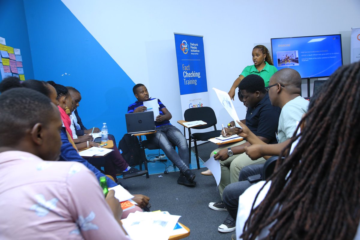 TheDebunkShow's tweet photo. 🤌Some light moments and break out sessions where fact checkers get to identify facts and claims within different situations. 

👩‍💻👨‍💻Using data, research and evidence gathered is important in understanding where exactly the fact is and the false statements! 

#factcheckingtraining https://t.co/9HwN0MuWRk