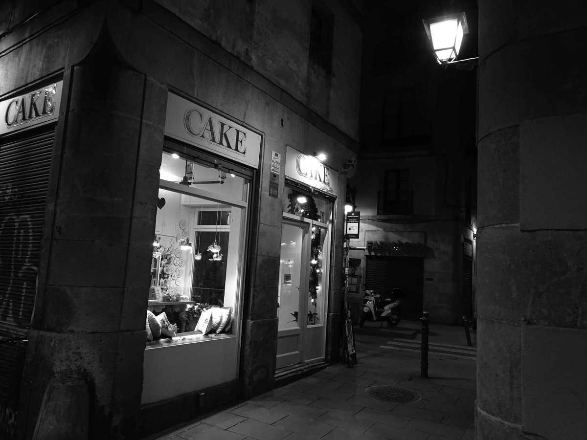 Cake...Barcelona #Barcelona #Born #Bcn #carrer #païsoscatalans #catalunya #landscapephotography #landscape #landscapes #landscape_captures #landscape_lovers #streetstyle #streetsphotography #street #bnw #bnwphotography #bnwmood #bnw_greatshots #bnw_captures #bnw_rose