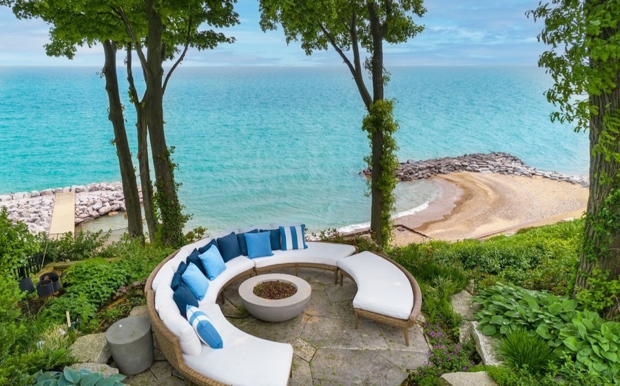 properties's tweet photo. Embracing the first day of summer in this breathtaking beach house oasis 🌊☀️   #StopLookingStartFinding
----
691 Sheridan Rd | Winnetka, IL
Listed by Jena Radnay 
Offered for $12,850,000
https://t.co/LaSAEsLqnE

#FirstDayofSummer #LakefrontLiving #BeachHouse #NorthShore https://t.co/YT3xg8y7JV
