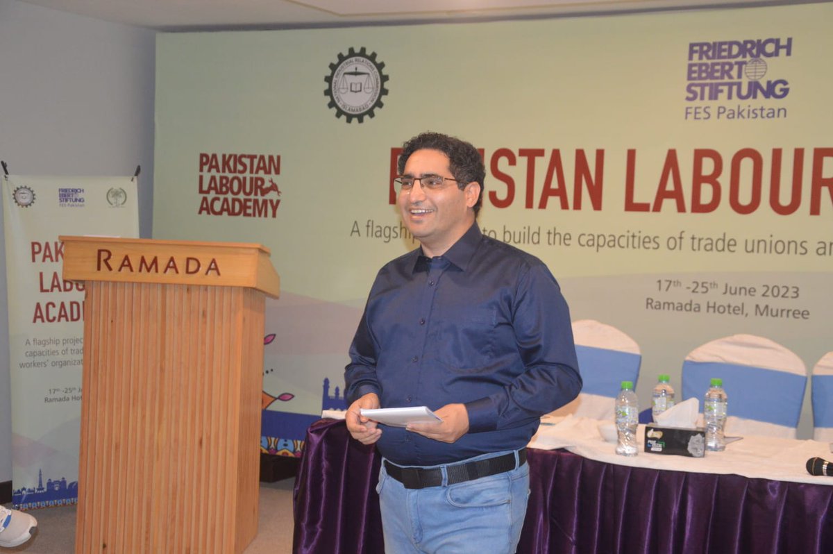 FES_PAK's tweet photo. The fifth day of the #PakistanLabourAcademy was all about media. @aounsahi gave his insights on platform economies and trade unions, followed by @saboohsyed from @digimappk, who engaged the participants by making videos and highlighting the use of social media and its influence. https://t.co/EK0Lm8zlJ8