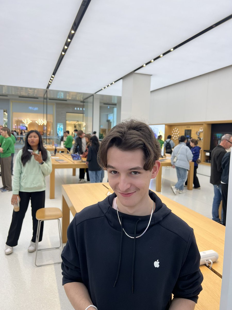 me wearing my wwdc merch every time i go to the apple store to confuse the employees