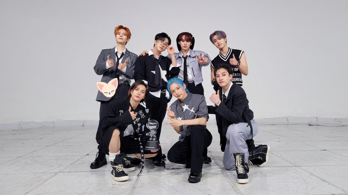 Setelah penampilan yang membanggakan, hati kami penuh kegembiraan dan rasa syukur saat merayakan kemenangan pertama kami di Mcountdown. Kemenangan ini tidak akan pernah terjadi tanpa dukungan tak tergoyahkan dari STAY kami yang luar biasa.