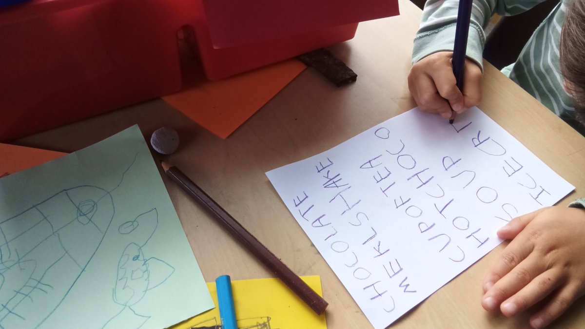 WBarnsNursery's tweet photo. Lots of collaborative play today.
Discussions & preparations of food & drink to sell from our very own café. Friends using the mark making area helped to prepare menu's for customers to make selections.
#childrenleadinglearning #creativeplay #learningoutdoors #immaginativeplay https://t.co/wgGwpmbWHB