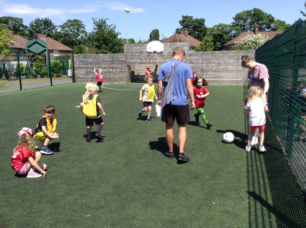 springwoodyear1's tweet image. Enjoying our team football tournament. #swhpe