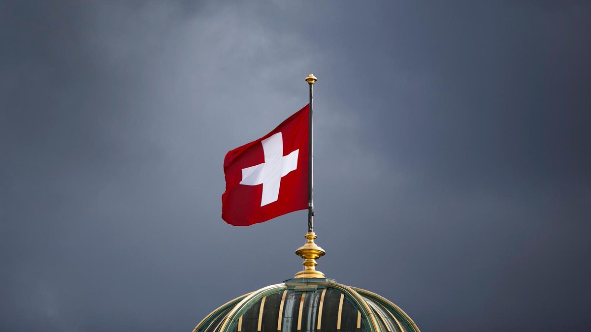 Switzerland takes another step towards negotiating a new EU treaty bloomberg.com/news/articles/… via <a href="/paula_doenecke/">Paula Doenecke</a>