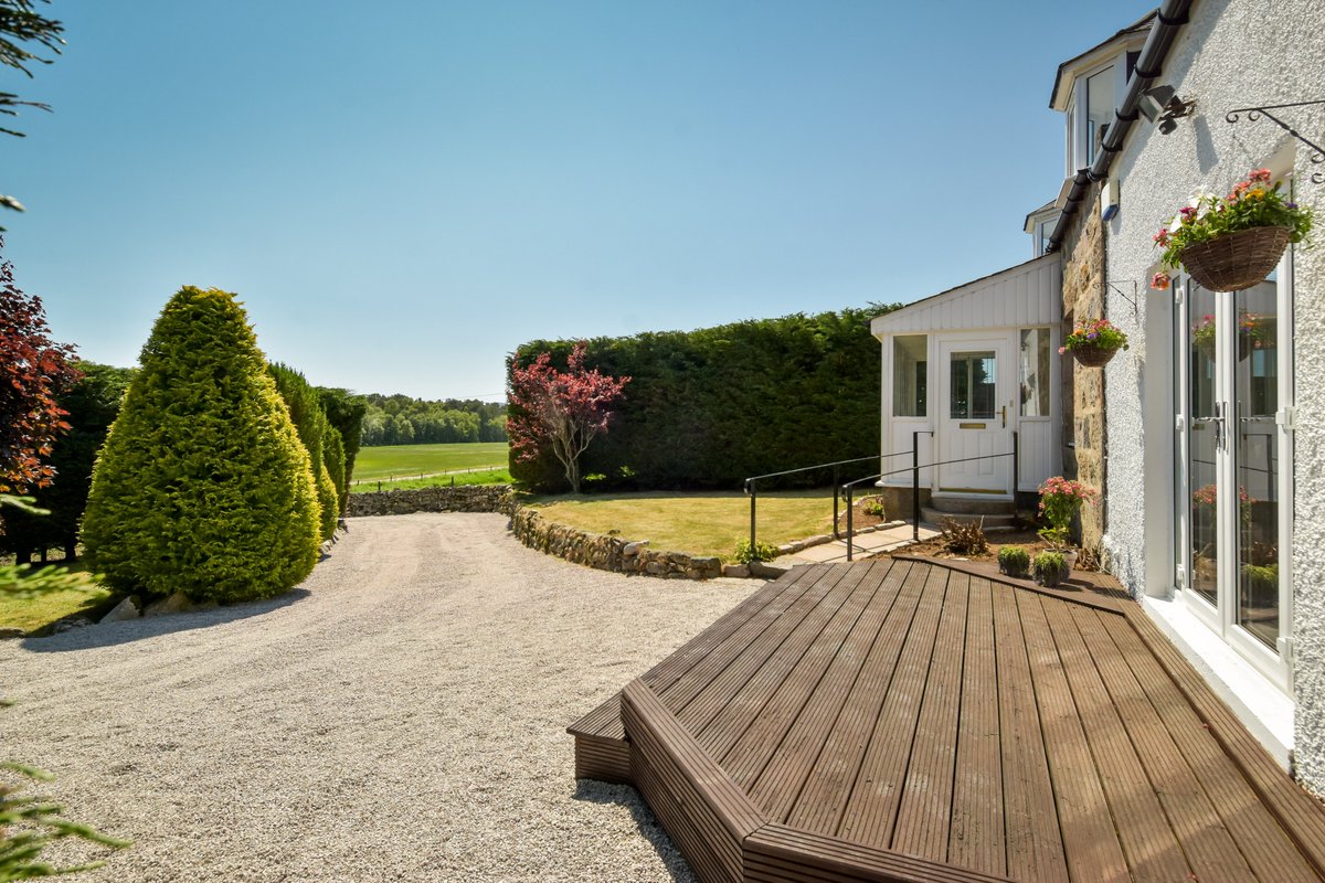 Galbraith_ABD's tweet image. COMING SOON 🔔

A charming detached 3 bedroom cottage in Dunecht in a &apos;walk in&apos; modern condition. 

Keep your eyes peeled 🍋 or contact us at @Galbraith_ABD on 01224 860710 or email aberdeen@galbraithgroup.com to ensure you receive info right away!

#ExpertsInOurField #SneakPeek