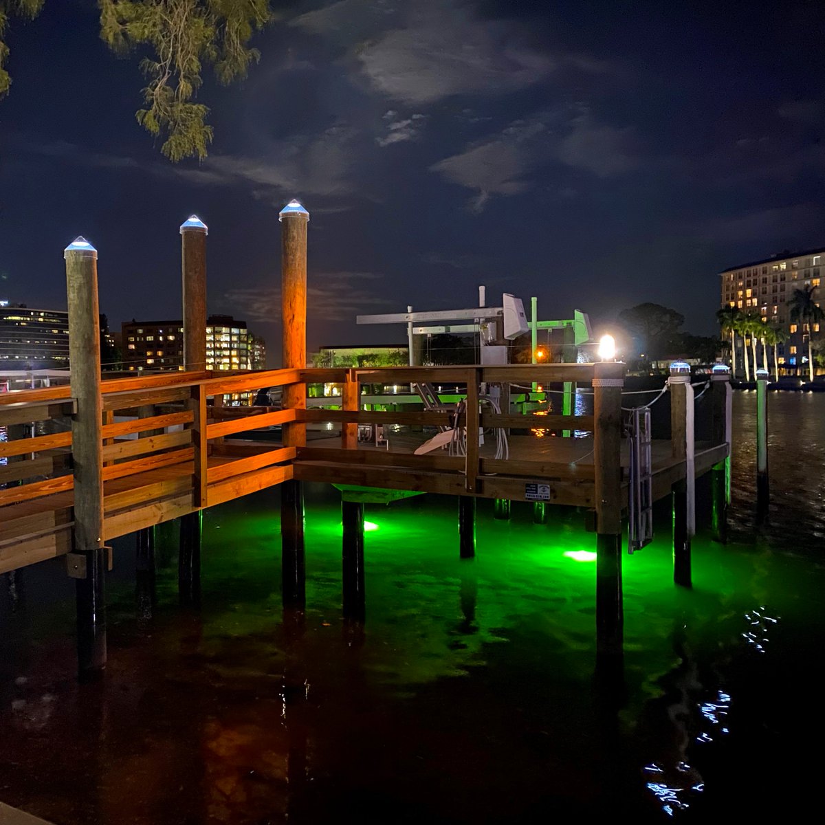 UWFishLight's tweet image. Whether your goal is to attract fish or to simply create an incredible ambience at your dock, our lights will not disappoint! Come see why we are the #1 choice when it comes to underwater illumination!

#fishlight #docklight #aquatic #marineillumination #underwater #Tranquility
