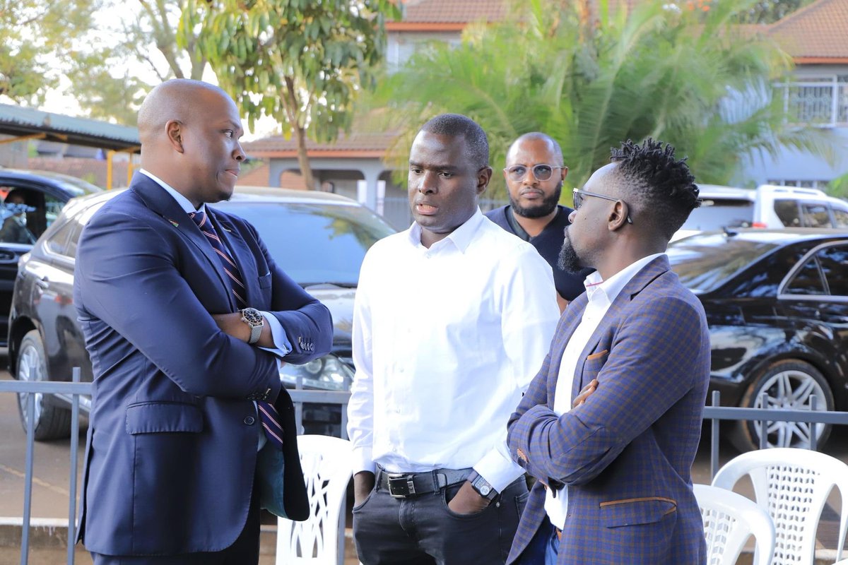TimKipchumba's tweet photo. Time flies / @VusiThembekwayo @ifmesh https://t.co/mG6GYzBv1e