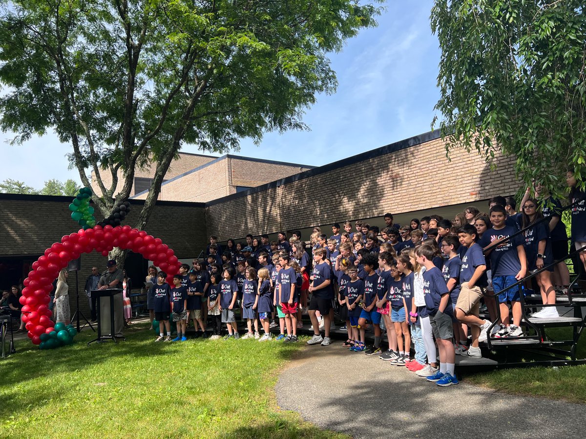 WO 4th Grade Moving Up Ceremony was beautiful! Good luck to all our students going to @SevenBridgesMS next year! You are getting an amazing group of students!