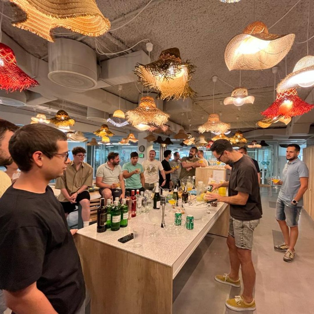 NewWork_es's tweet image. The Valencia office had a great time coming together to start the intensive schedule with an extra burst of energy! 🚀

#newwork #newwork_vlc #benefits