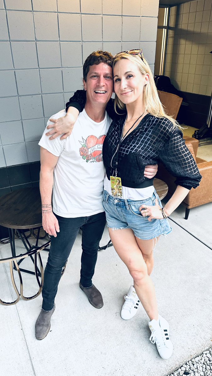 That time @nikkiglaser came to our St. Louis show and was an awesome hang! See you out there sometime soon!!! @matchboxtwenty 📷 @TrocchioPhoto #tourlife