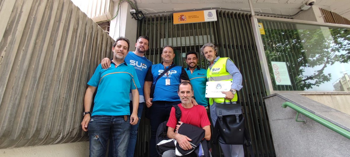 Sup_Policia's tweet photo. 👮🏻‍♂️����🏻‍♀️Candidatos @Sup_policia siguen recorrido x #España explicando el mejor #Proyecto para Elecciones al  #Consejo
📍#Cataluña
en #ElPrat y #LaVerneda
📍#Canarias 
en #LaLaguna y #PuertodelaCruz 
📍#Madrid 
Complejo policial de #Canillas
📍#Salamanca
📍#Granada
✉️El #28J #VotaSUP https://t.co/QGUDG6zJyA