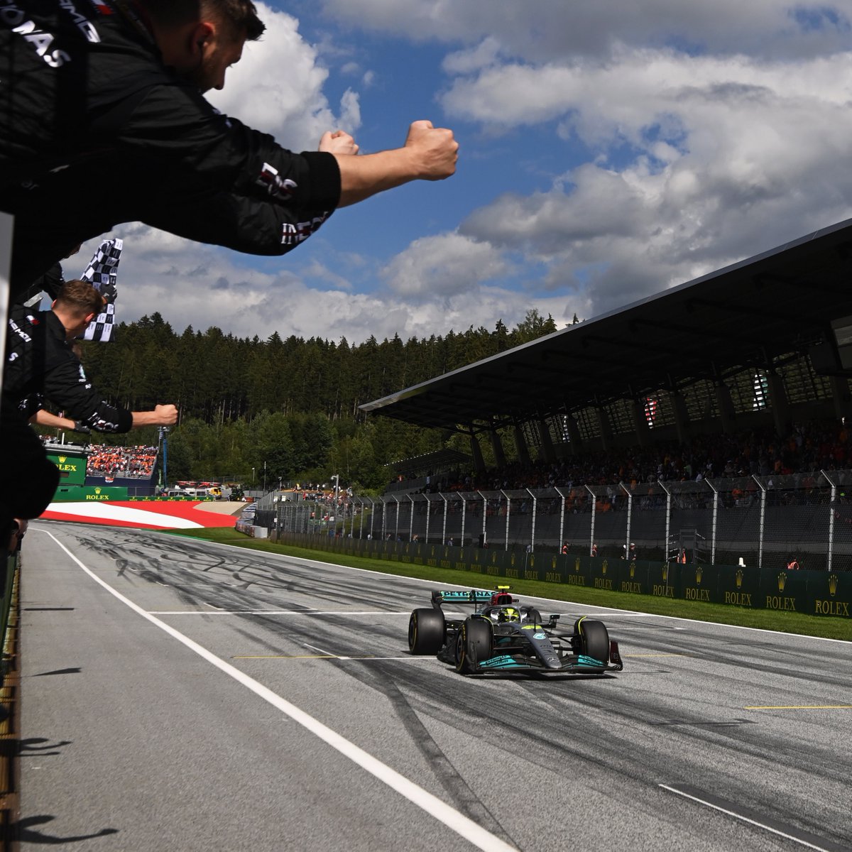 Onto Austria in a week's time 🇦🇹 @MercedesAMGF1

#OutRaceYourself #PETRONASMotorsports #MercedesAMGF1