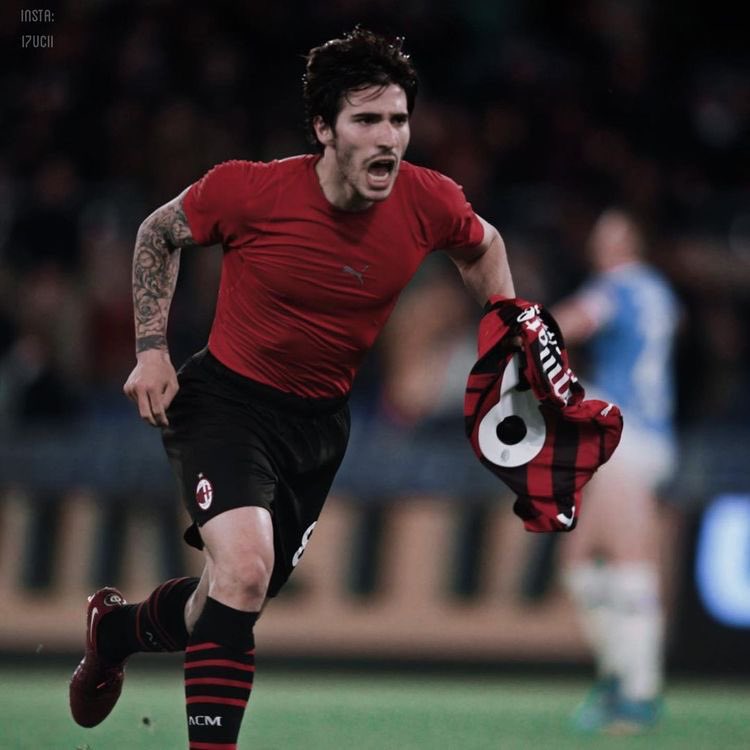sofiacore_'s tweet photo. a sandro c’era da dagli la fascia da capitano non spedirlo in inghilterra coglioni #CardinaleOut #Tonali
💔 https://t.co/sbFOuyqZPA