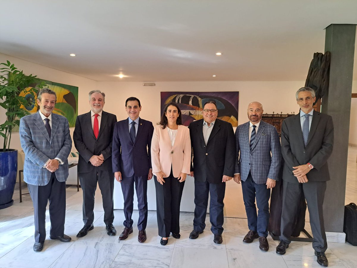 📍 El #EquipoEuropa, mantuvo una interesante reunión con el Equipo de Transición del Presidente Electo @SantiPenap. Trataron temas de interés común y caminos para fortalecer las relaciones entre la UE y Paraguay.