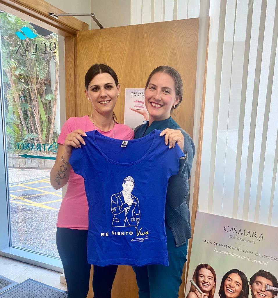DeleSevCadHueDB's tweet photo. Aquí os dejamos a Janice y Reme, socias del @bisbalfanclub y de nuestra delegación con sus camisetas!

Ya están listas para el primer concierto en nuestra delegación, el próximo día 1, en La Línea. ¿tú vienes?

Gracias infinitas a Ana por su ayuda en reparto de camisetas 💙 https://t.co/FIcQd5HnG1
