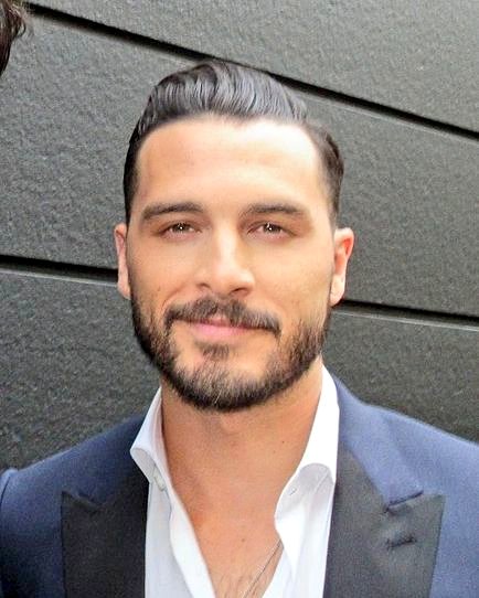cenastvd's tweet photo. Hoje o Michael Malarkey, nosso eterno Enzo, completa 40 anos de vida! ♥️ https://t.co/Bc7yLIYmvI