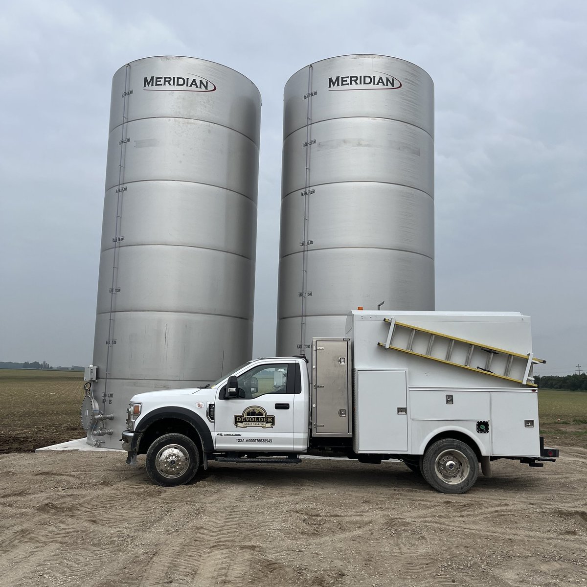 DevolderFarms's tweet photo. Check out these two beauties!

These stainless steel 1330 liquid fertilizer tanks are the most recent deliveries made this week by @meridianmfg.  
 Looking forward to many more fertilizer tank deliveries this summer in #ontag!
 
#teamDEVOLDER https://t.co/GnJu4UgN2Z