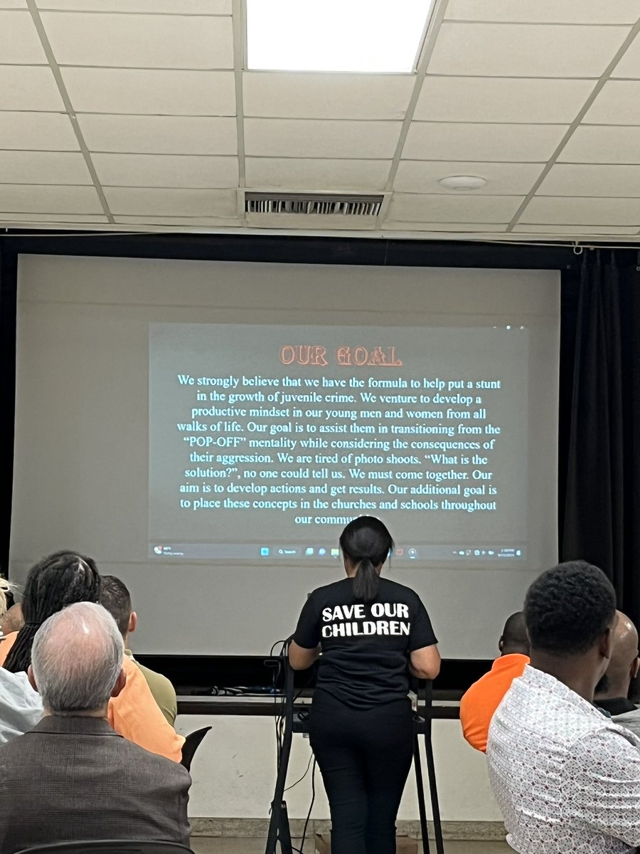 ummahfuturesint's tweet photo. Last week, we had a working lunch at Circle of Brotherhood with our visiting Danish law enforcement officials (@Rigspoliti ), Philadelphia Group Violence Intervention officials, and the National Network for Safe Communities (@NNSCommunities ). #miamicommunity #communitycenter https://t.co/3O1vP9kRpT