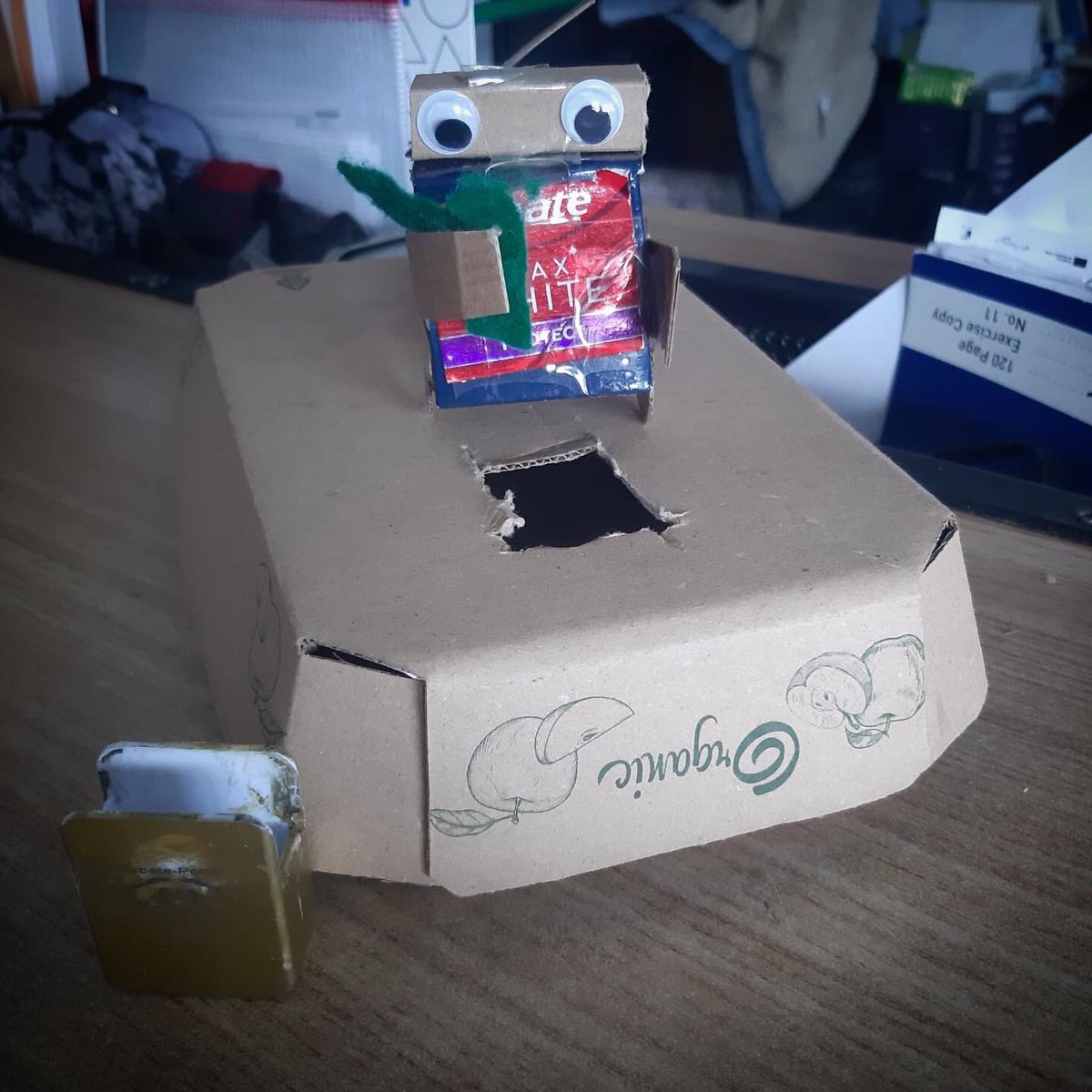 Fiona's 5th Class worked with Jenny on Tuesday and completed a Global citizenship Designathon workshop. They finished the day by presenting their groups' finished prototypes for ideas to create a circular economy solution to fashion or technology waste.