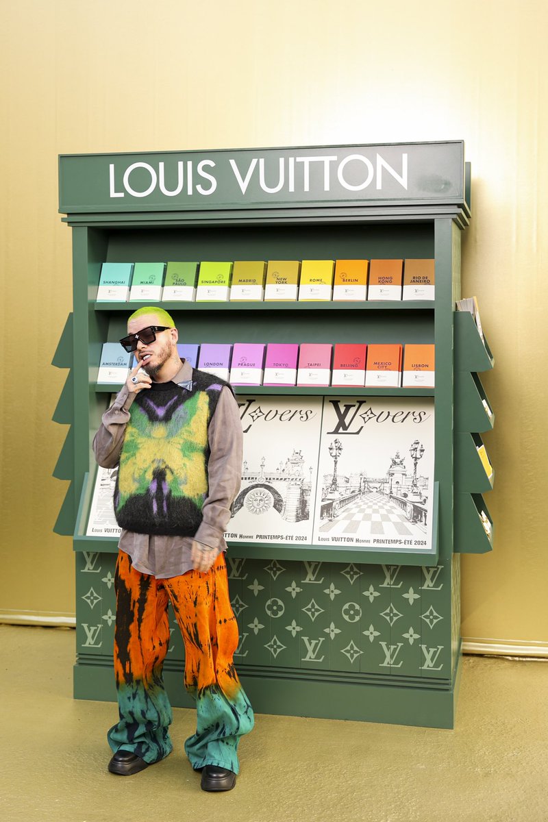 CROM_MAGAZINE's tweet image. J Balvin Makes A Surprise Return To Social Media x @LouisVuitton @Pharrell 
@JBALVIN @maluma @Beyonce 
#LouisVuitton Mens SS24
