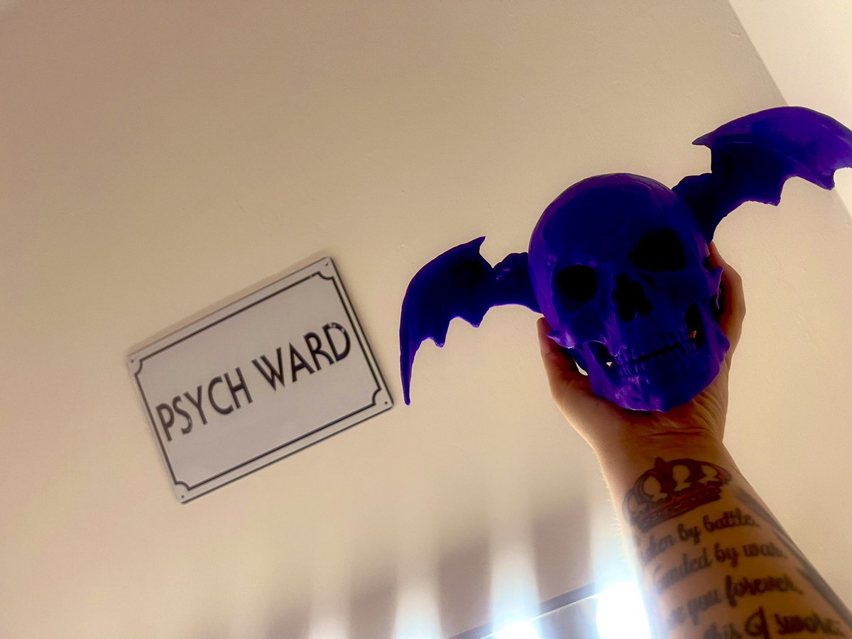 So happy to finally have a 3d death bat. 🖤 since going to the dungeon in NOLA I have looked endlessly for one that could even compare. So happy to have found this one and in my fav color 🥰