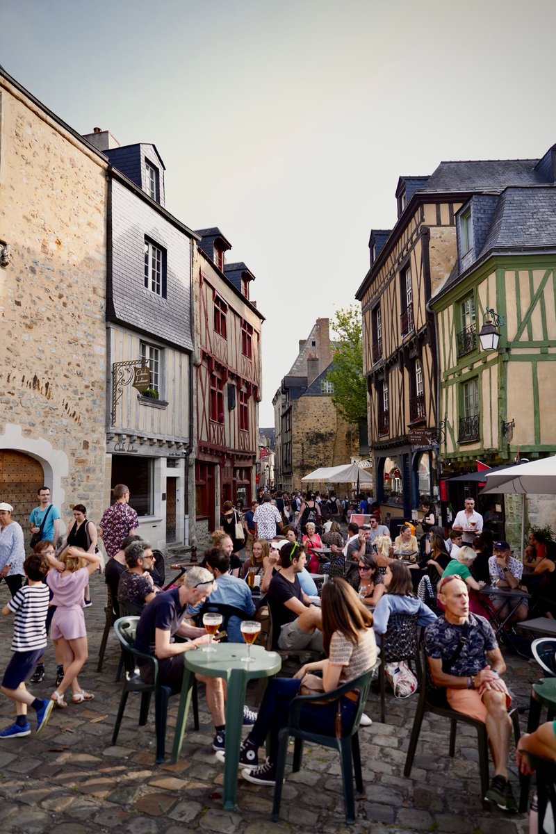 ofcourselemans's tweet photo. 30 sites pour 60 artistes, la #fetedelamusique2023 résonne dans les rues du coeur de ville #manceau https://t.co/SlICuTMOe9