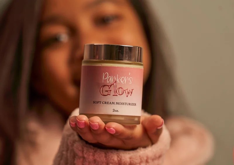 FemaleBeyond's tweet photo. So proud of our F.A.B. member Parker for creating her first business venture with her Skin Care Line, Parker’s Glow! This is what F.A.B. is all about! 🪞🧴🧼

Huge Congratulations and keep it going, keep it FABulous! 💗

Shop here 👉 https://t.co/S26QkVIPOm https://t.co/Mm5cgEPZRh