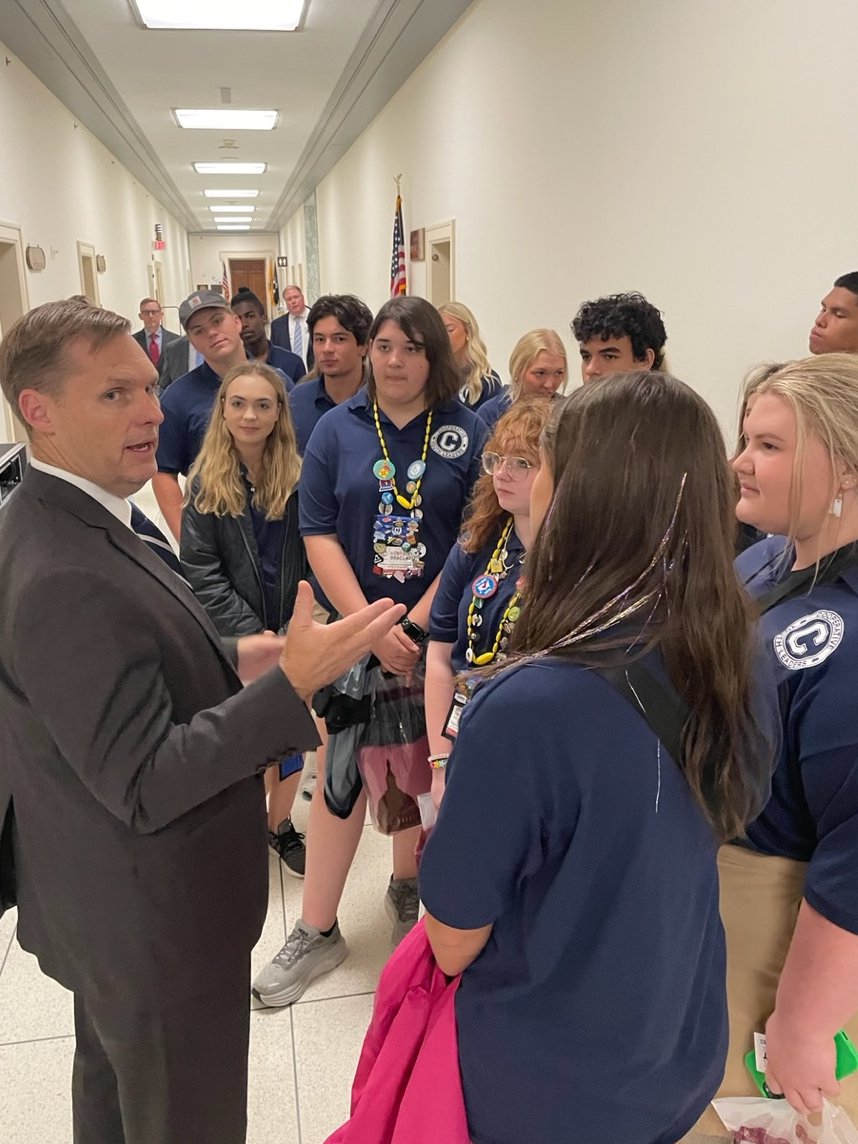 electriccoopsms's tweet photo. The Mississippi delegation of the NRECA 2023 Youth Tour meets and takes photos with @RepMichaelGuest. 🇺🇸 #YTDC23 #MS2DC #MSCYL #MSCYL23 https://t.co/vOP0Euua27