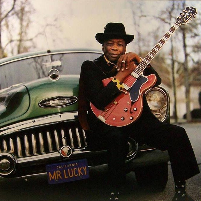 American entertainer #JohnLeeHooker died #onthisday in 2001. 🎸 #blues #boogiewoogie #OneBourbonOneScotchOneBeer #BoogieChillen #BoomBoom #Dimples #BoogieMan #guitar #music #HoF #Grammy #MrLucky #KingoftheBoogie #trivia