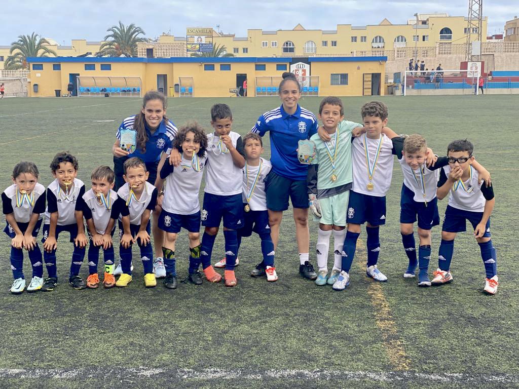 ▶️El PREBENJAMÍN concluye su liga con victoria, por un gol a tres, en el último partido ante la UD Las Huesas. Eiden, Neizan y Juanfra anotaron para los nuestros. ✌🏻⚽️❤️💙 #VamosSanPedro #50Aniversario #DondeQueremosEstar #Futbol